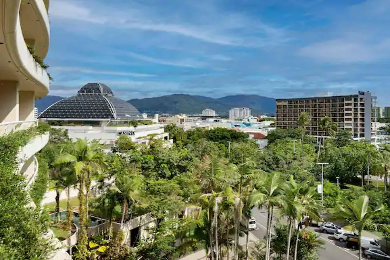 Hilton Cairns Hotel
