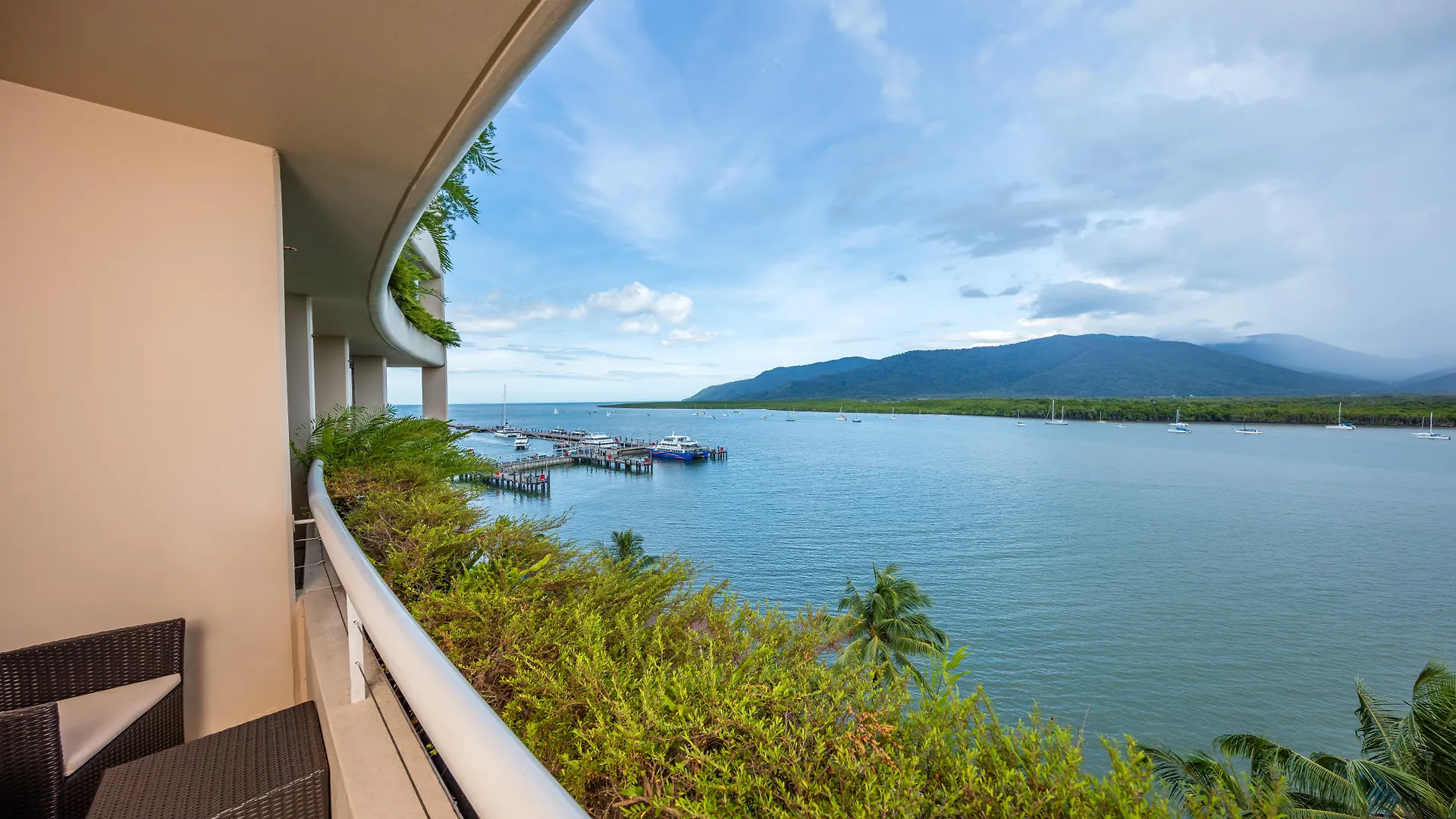 *****  Hilton Cairns Hotel Australia