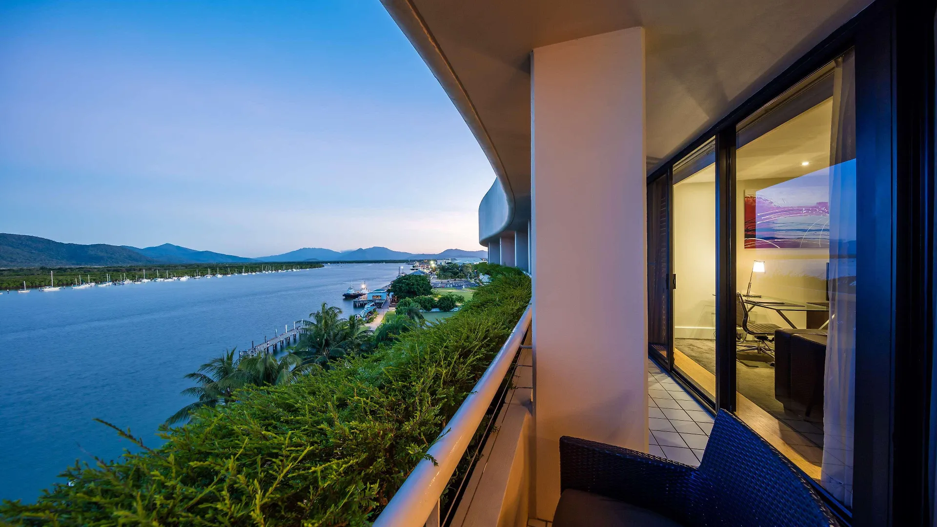 Hilton Cairns Hotel
