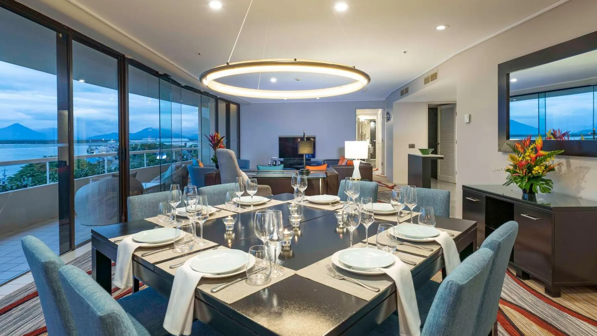 Hilton Cairns Hotel