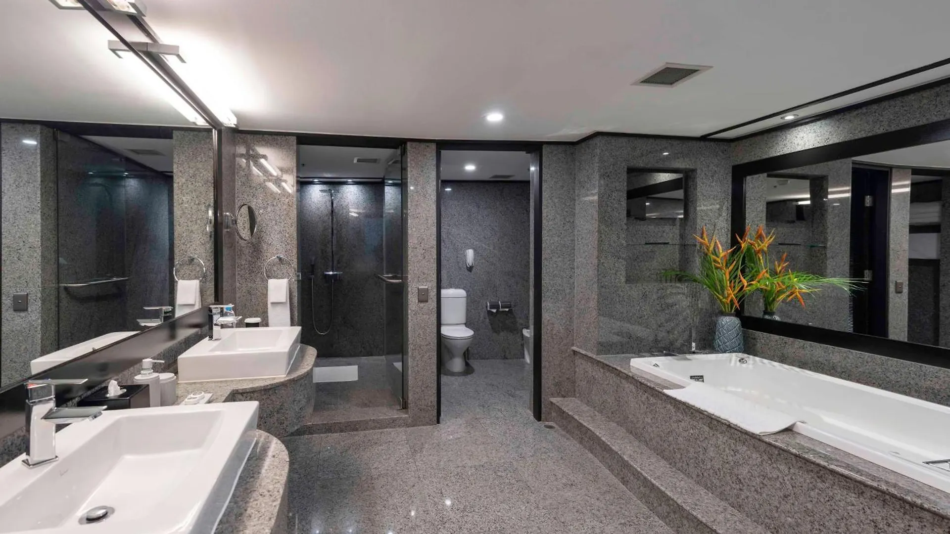 Hilton Cairns Hotel