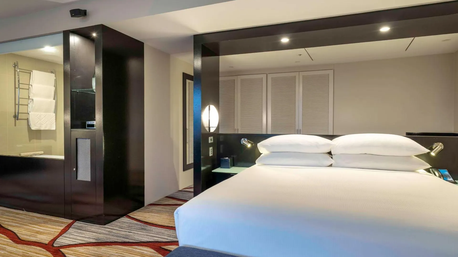 Hilton Cairns Hotel 5*,  Australia