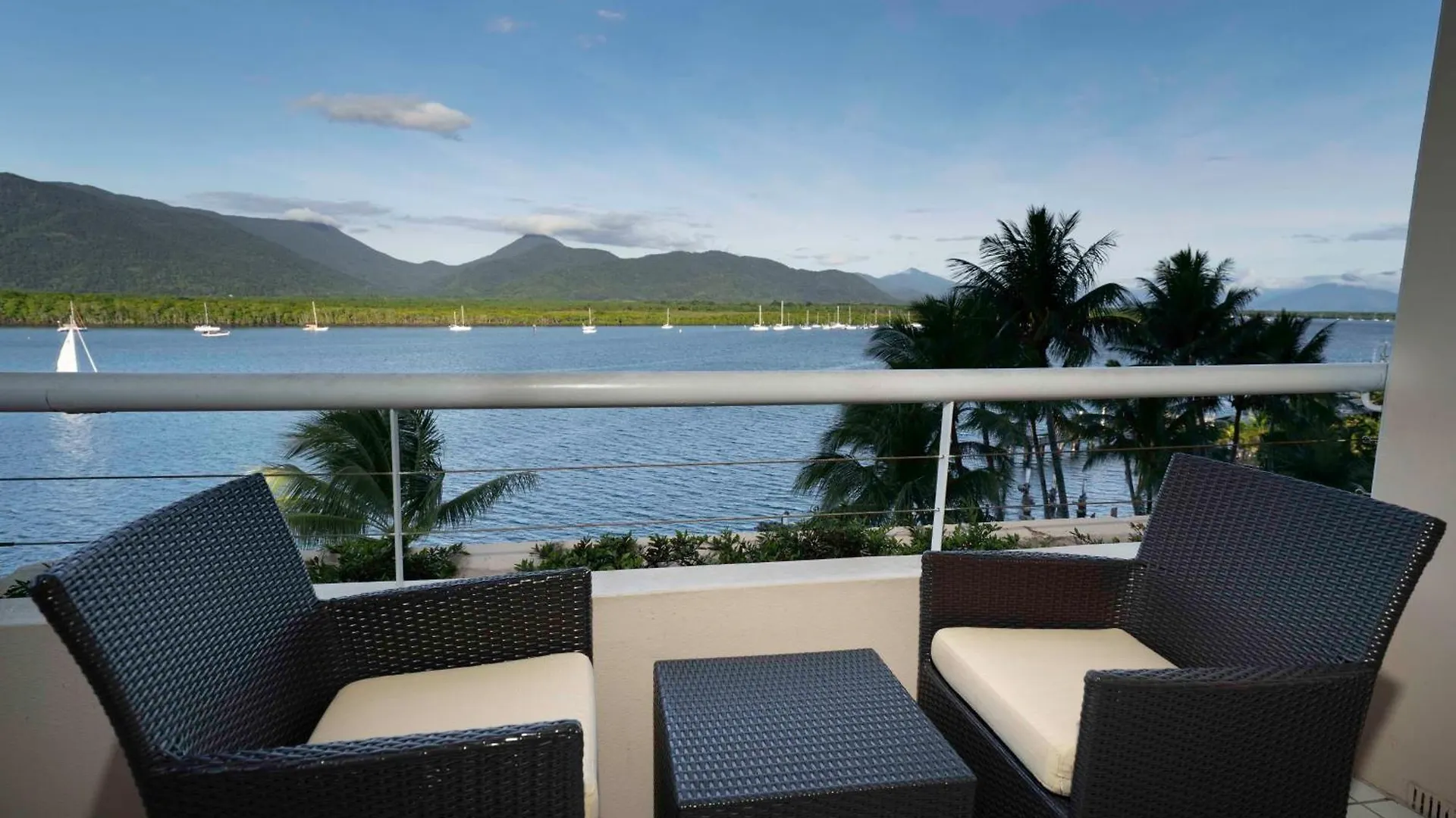 Hilton Cairns Hotel