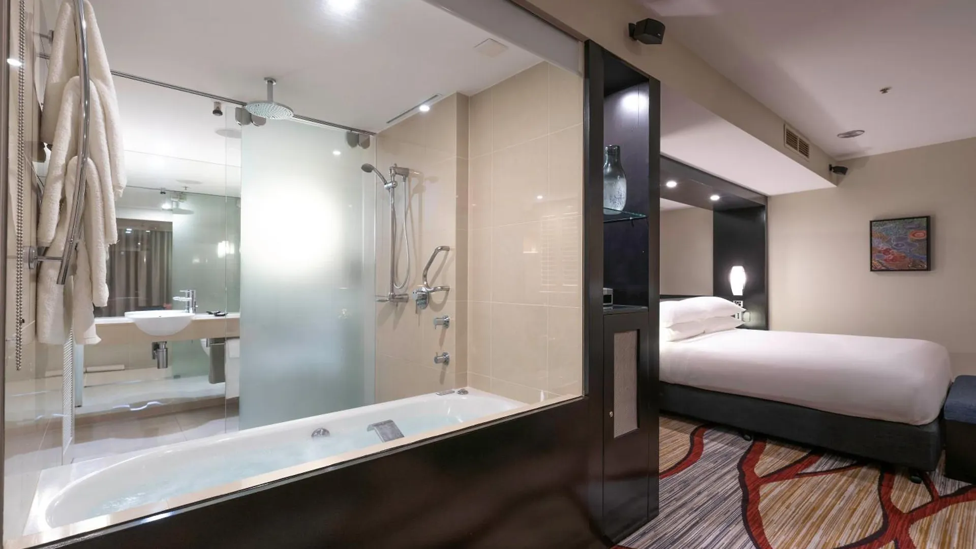 Hilton Cairns Hotel 5*,